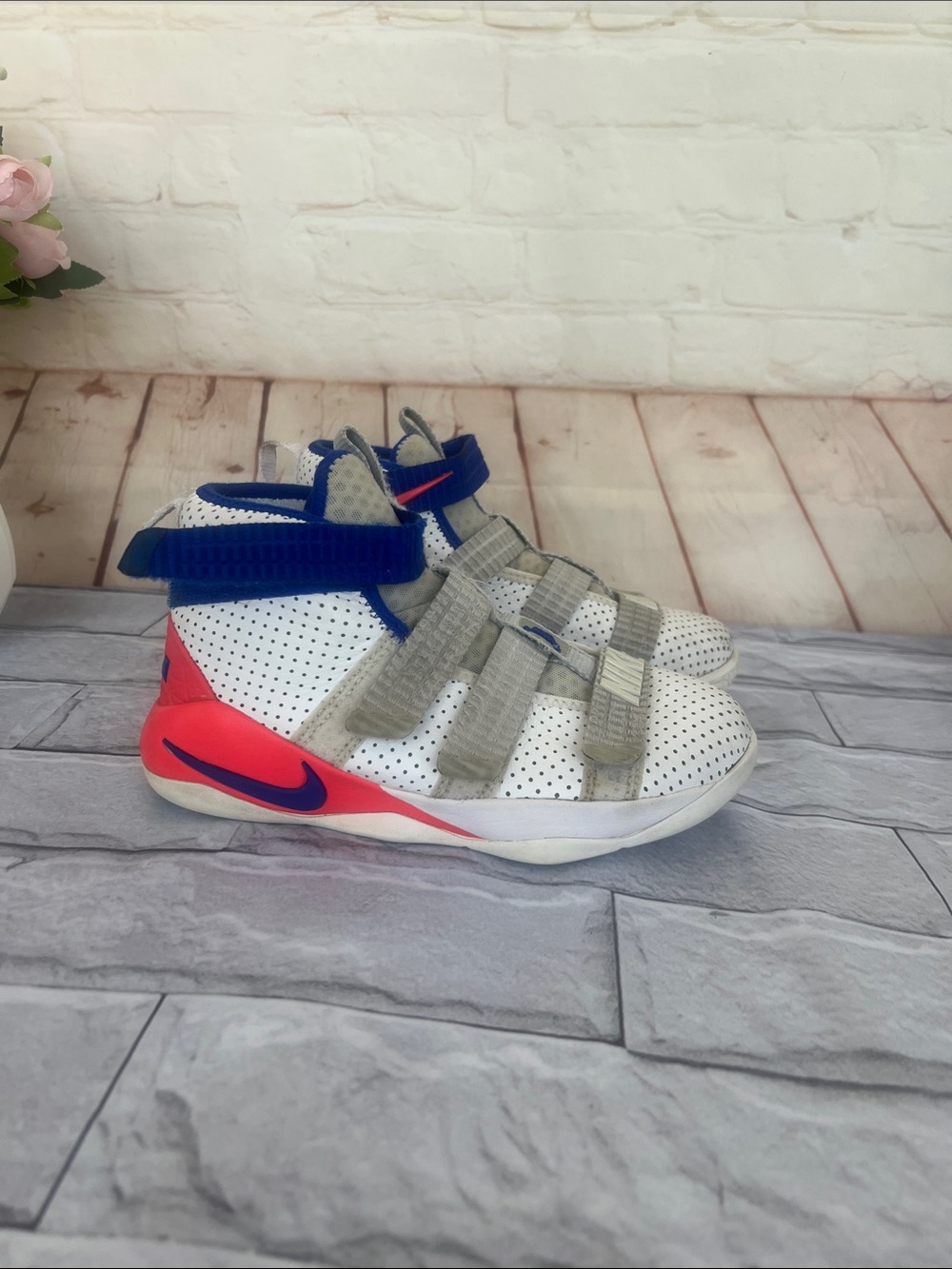 NIKE LEBTON SOLDIER STG ULTRAMARINE COLORWAY  SIZE 2Y sneakers As is
